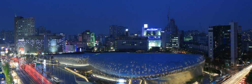 Zaha Hadid - Le strutture progettate da Zaha Hadid. Dongdaemun Design Plaza