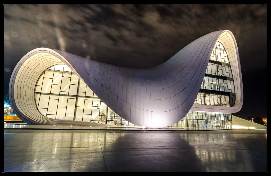 Zaha Hadid - Le strutture progettate da Zaha Hadid. Heydar Aliyev Cultural Center